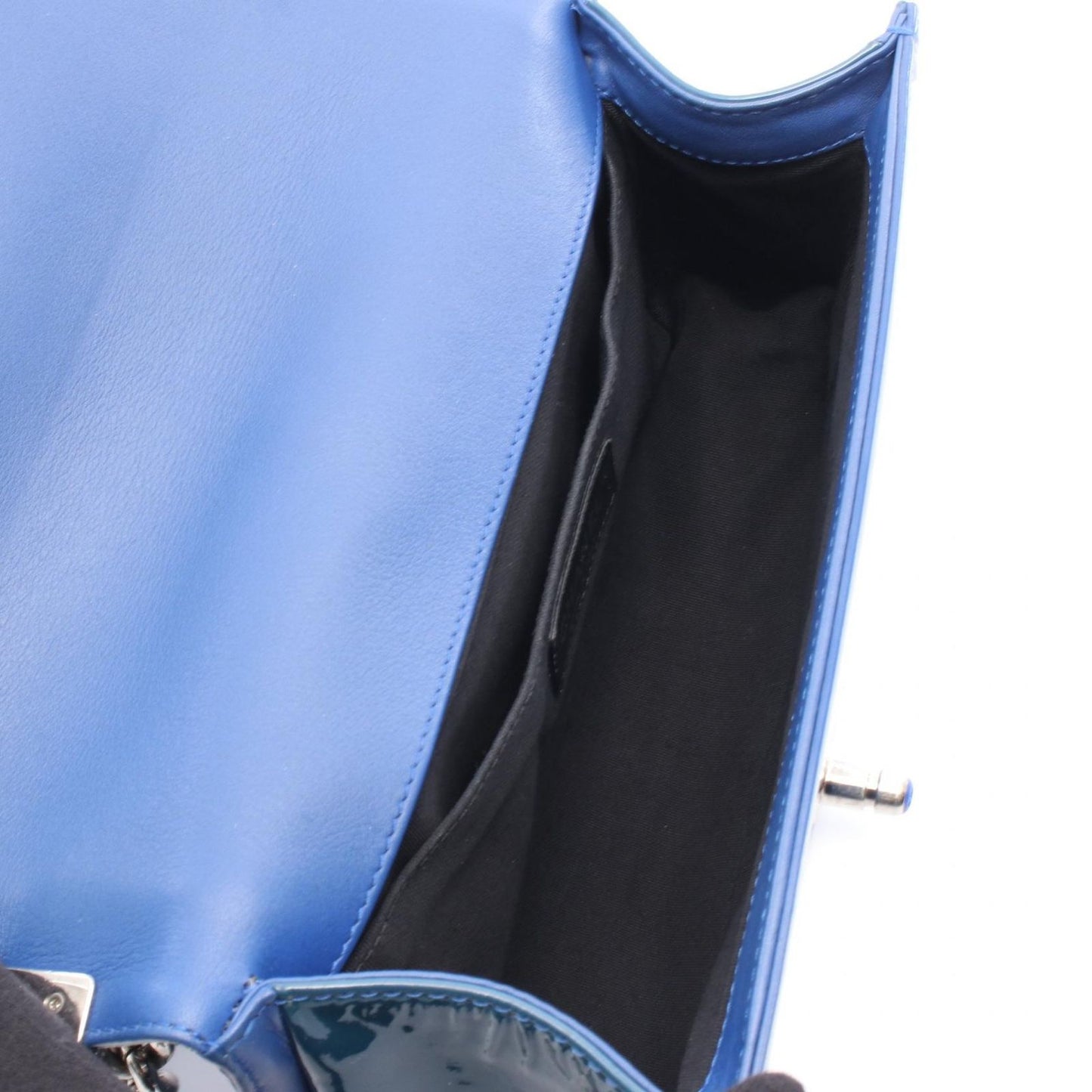 CHANEL Boy Chanel Shoulder Bag in Blue Patent Leather - A67086
