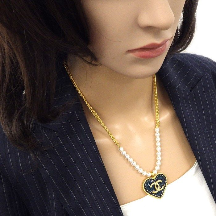 CHANEL 2024 Spring Collection Heart Motif Necklace with Imitation Pearls