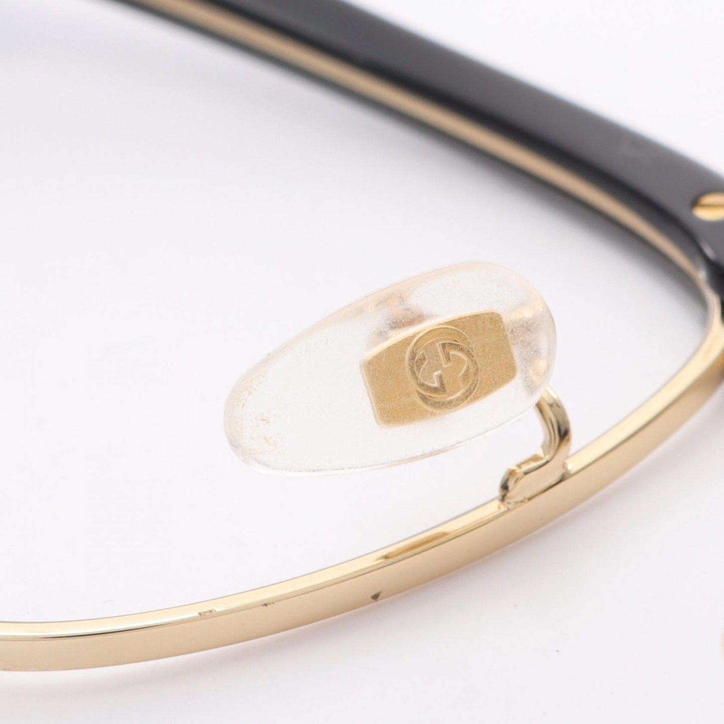 GUCCI Black & Gold Eyewear - Timeless Elegance for Women