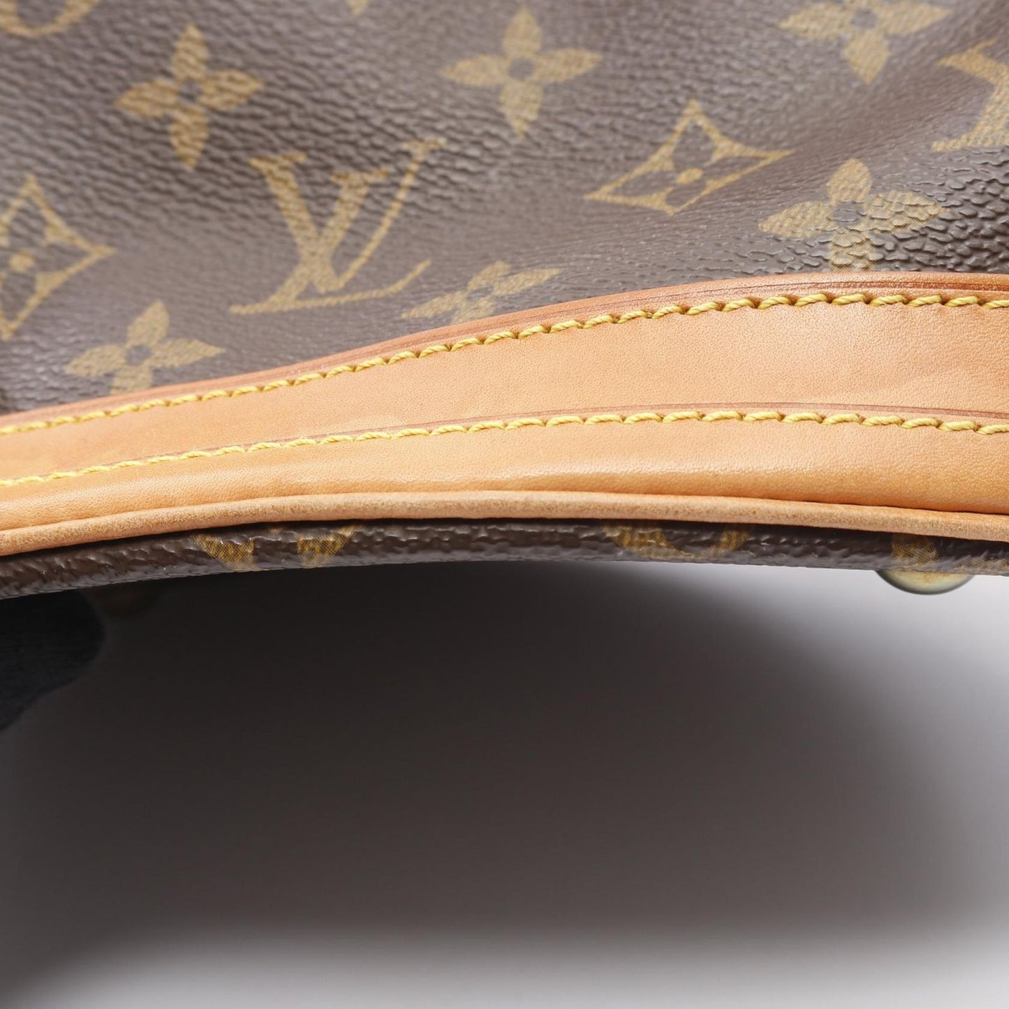 Louis Vuitton Monogram Bucket PM Handbag - Timeless Elegance