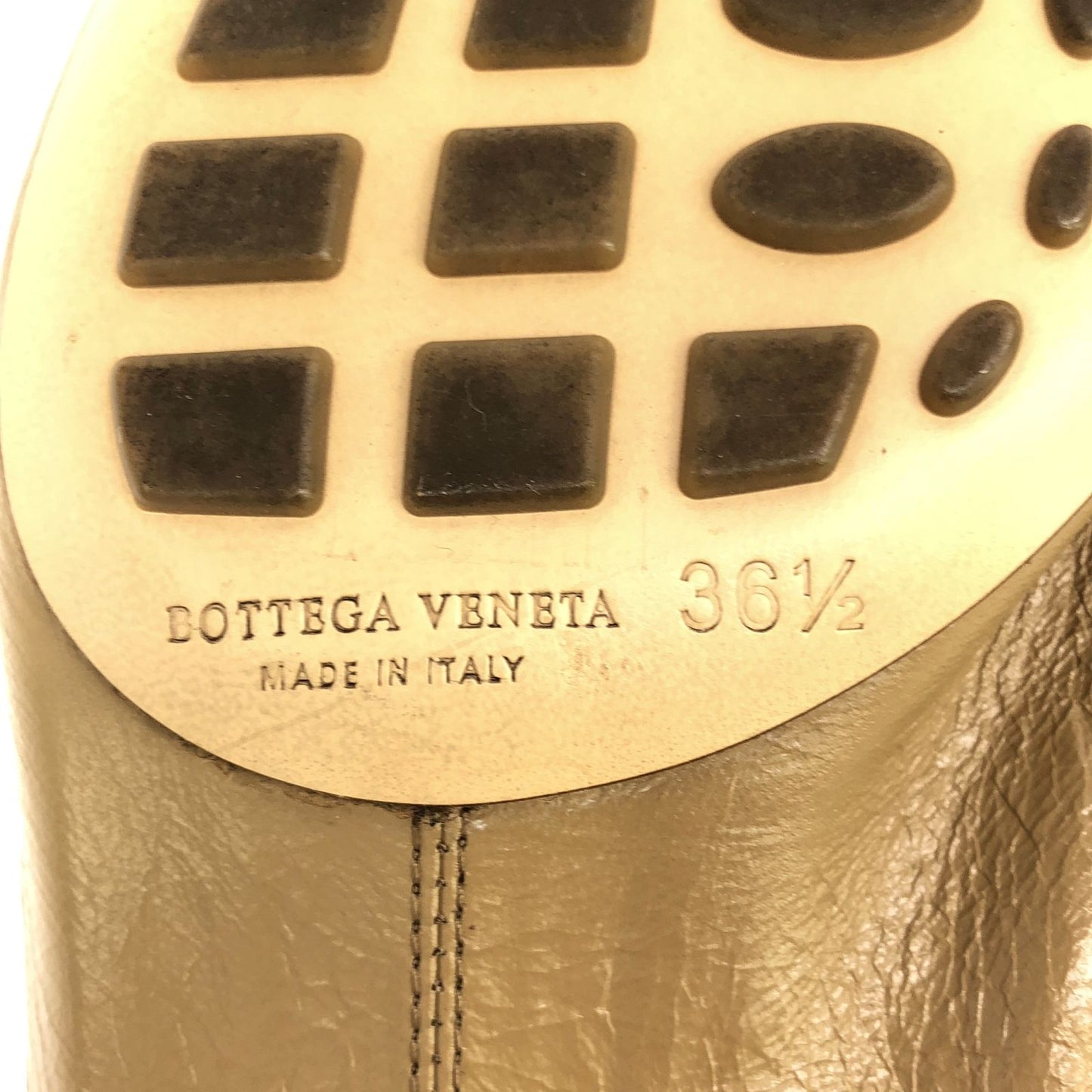 BOTTEGA VENETA Beige Leather Pumps - Timeless Elegance