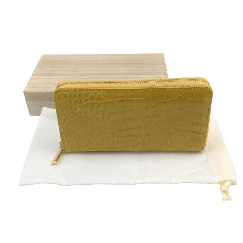 Exquisite Yellow Crocodile Leather Zipper Wallet with Gold Accents