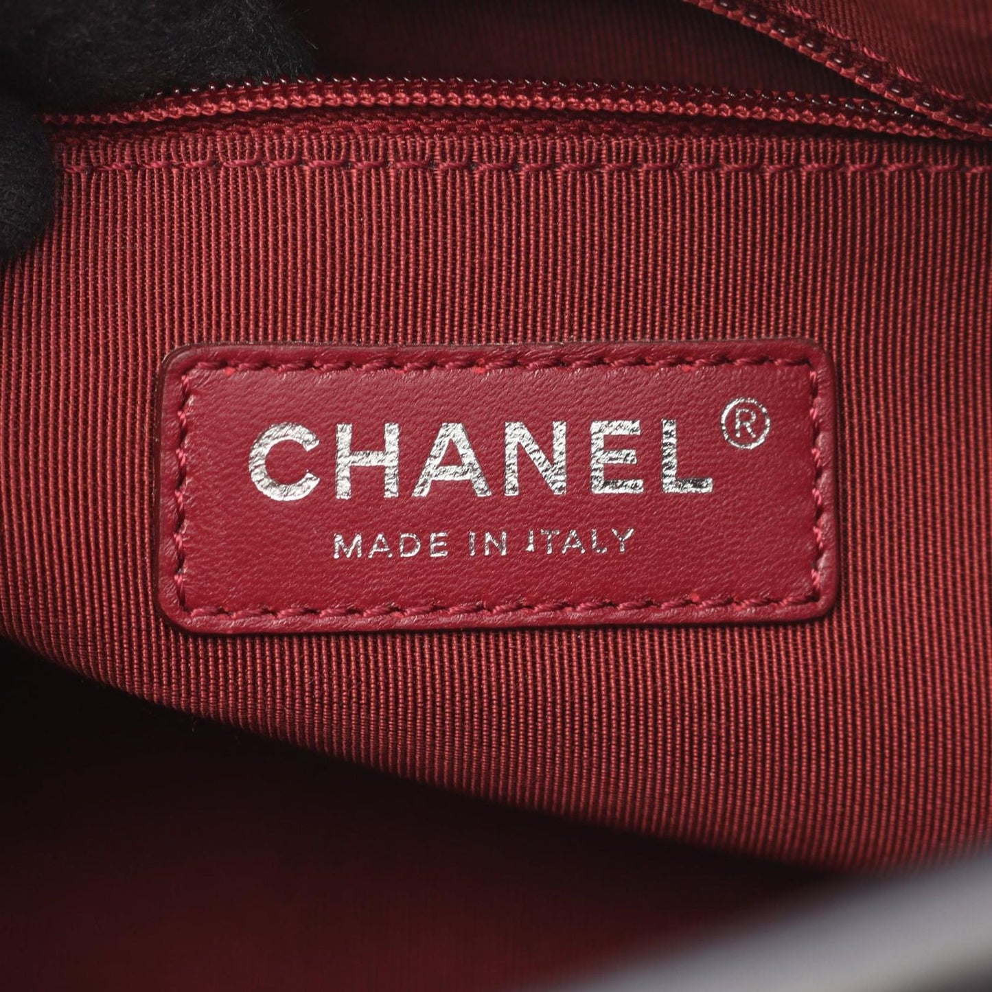 CHANEL Matelassé Black Lambskin Shoulder Bag with Chain