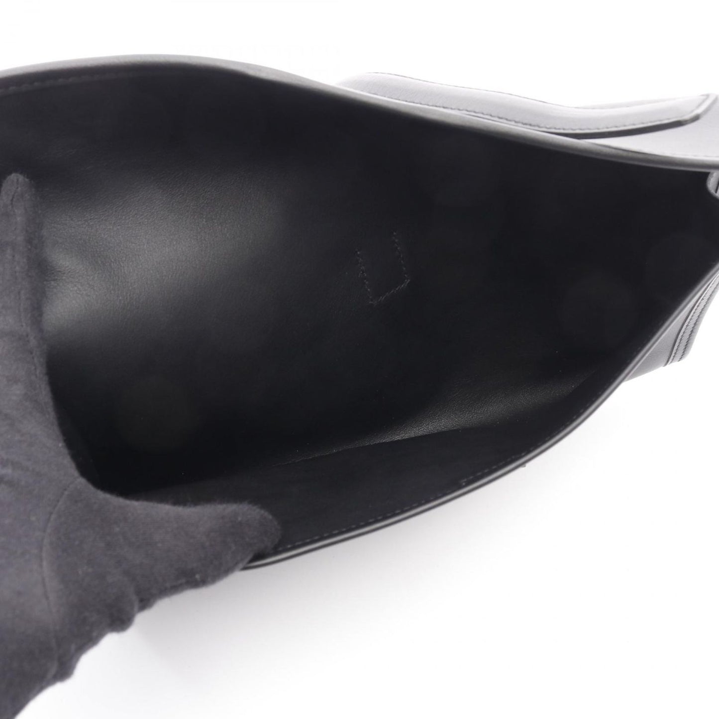 HERMES Élan Clutch Bag in Black - Timeless Elegance