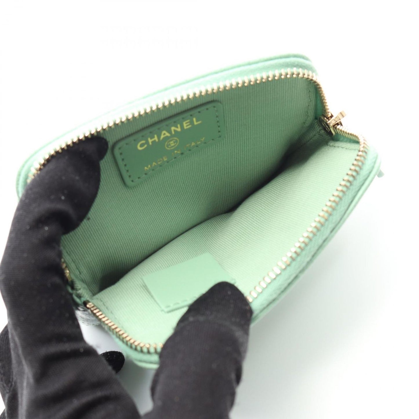 CHANEL Matelassé Coin Case in Mint Green - Exquisite Craftsmanship