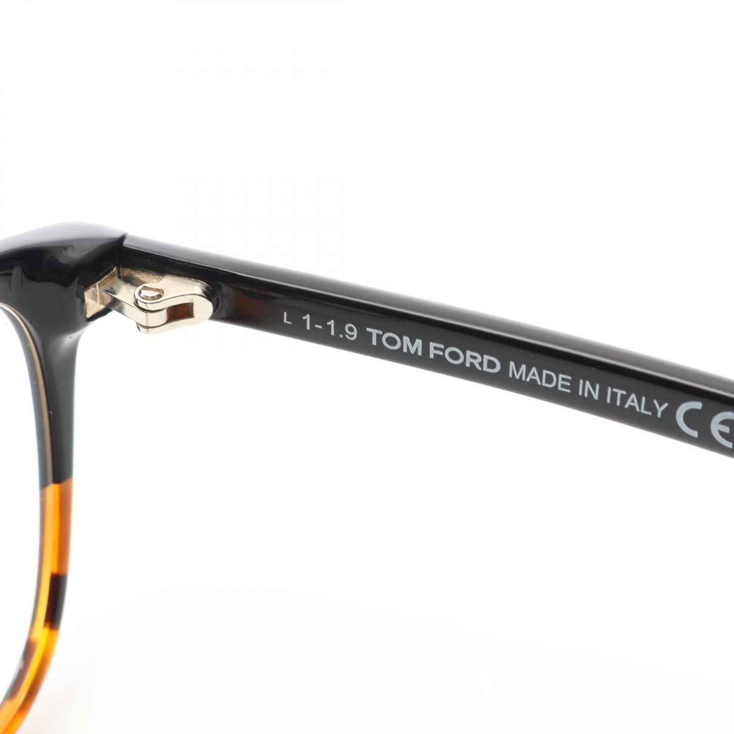 TOM FORD TF5625 Unisex Eyewear - Timeless Elegance
