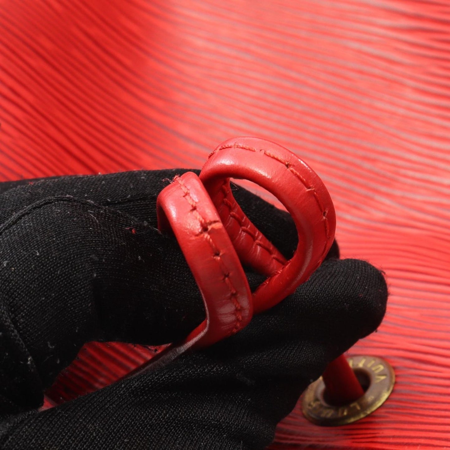 Louis Vuitton Noé Shoulder Bag in Castilian Red - Timeless Elegance