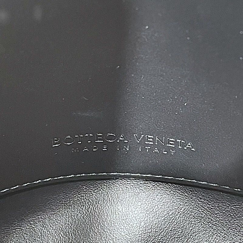 Bottega Veneta Black Leather One-Shoulder Bag - Timeless Elegance