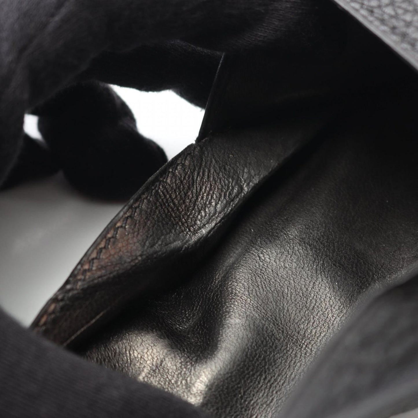 HERMES Dogon Card Case in Black Togo Leather - Timeless Elegance