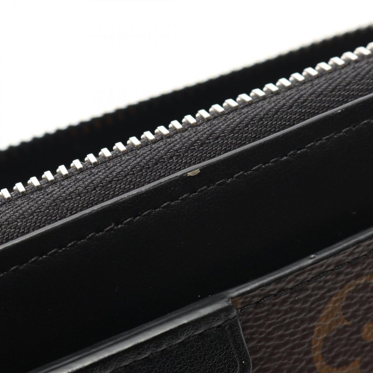 Louis Vuitton Zippy Dragonne Long Wallet - Exquisite Craftsmanship