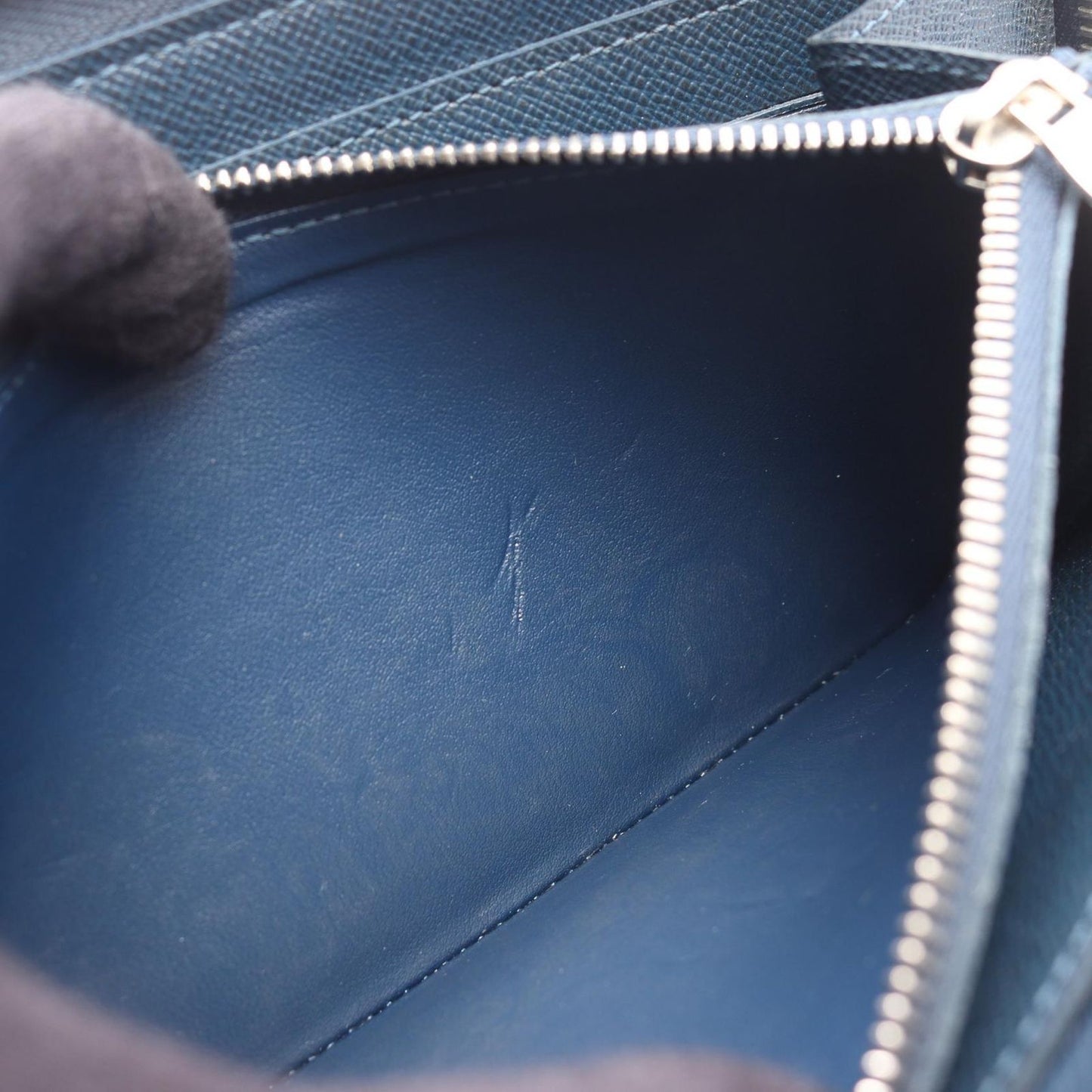 Louis Vuitton Zippy Organizer Wallet in Ocean Leather - Timeless Elegance