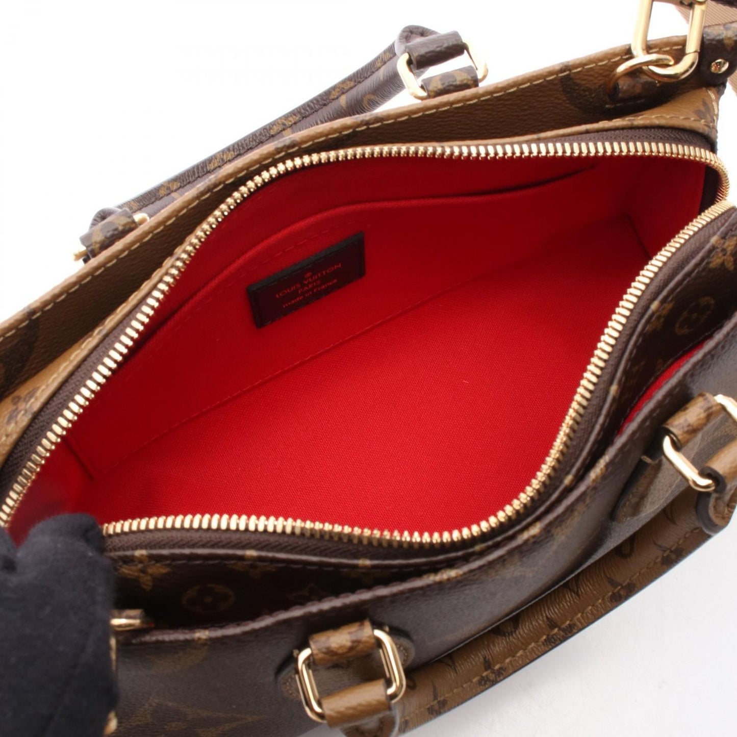 Louis Vuitton OnTheGo EW Handbag - Iconic Monogram Canvas