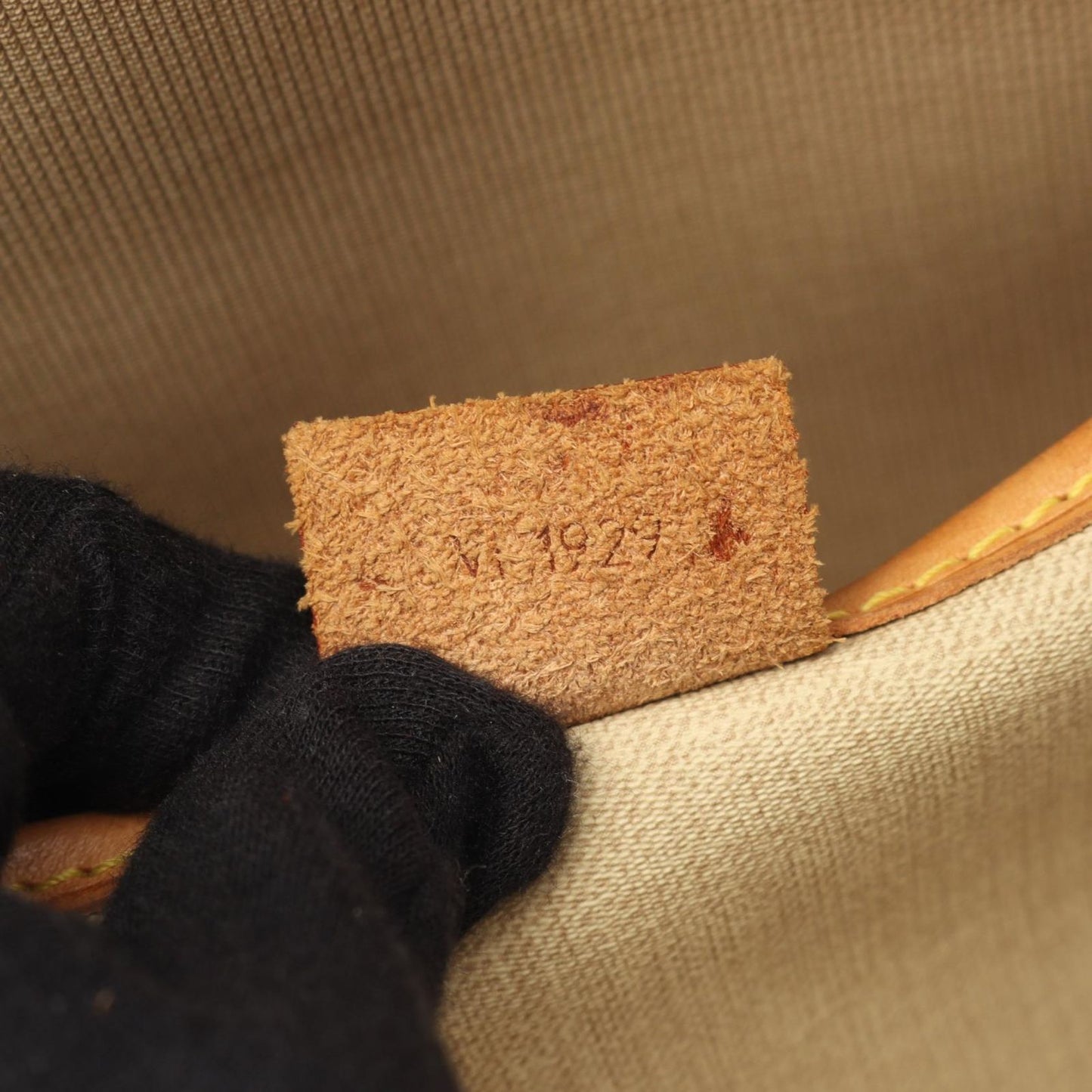 Louis Vuitton Exquision Handbag M41450 - Timeless Elegance