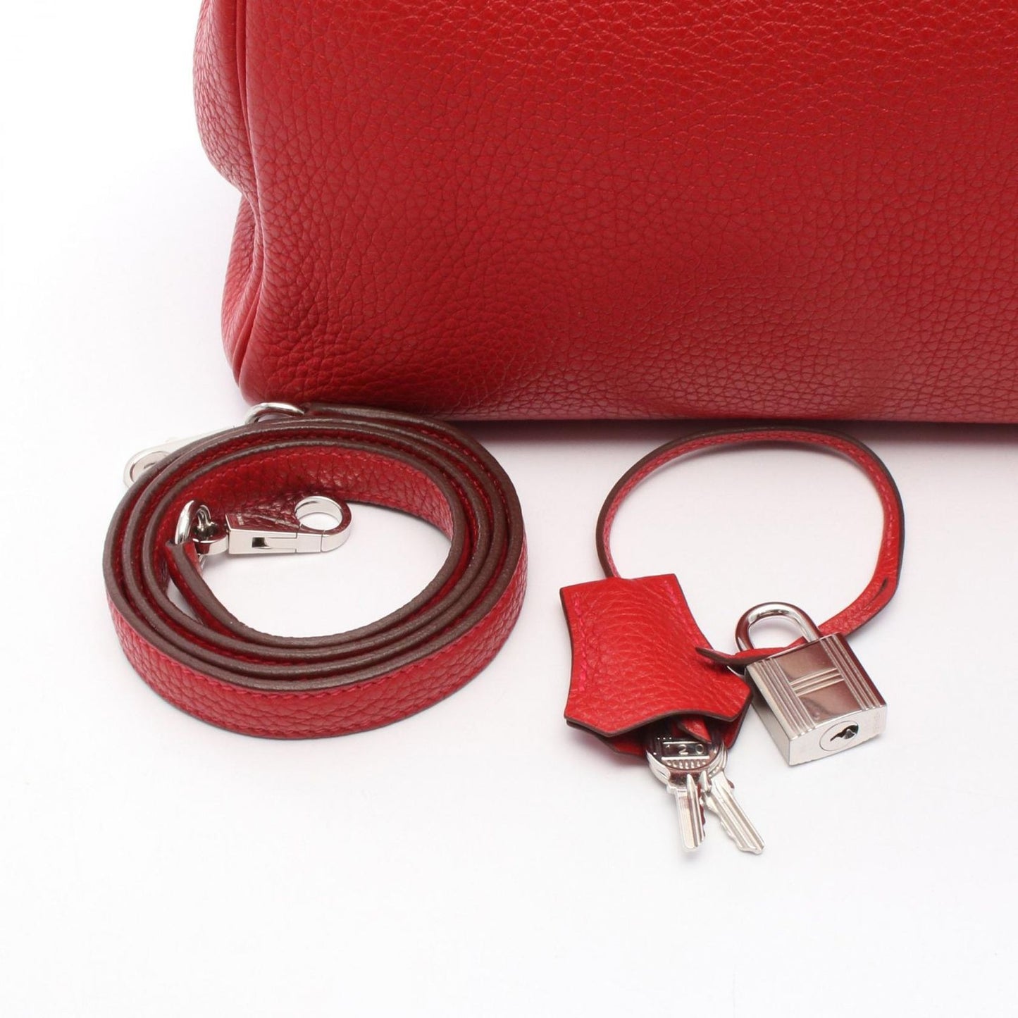 HERMES Kelly 32 Handbag in Vermilion Leather - Timeless Elegance