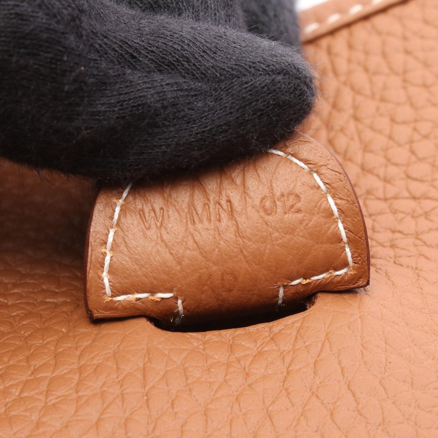 HERMES Evelyne 3 PM Shoulder Bag in Gold Leather - Exquisite Craftsmanship