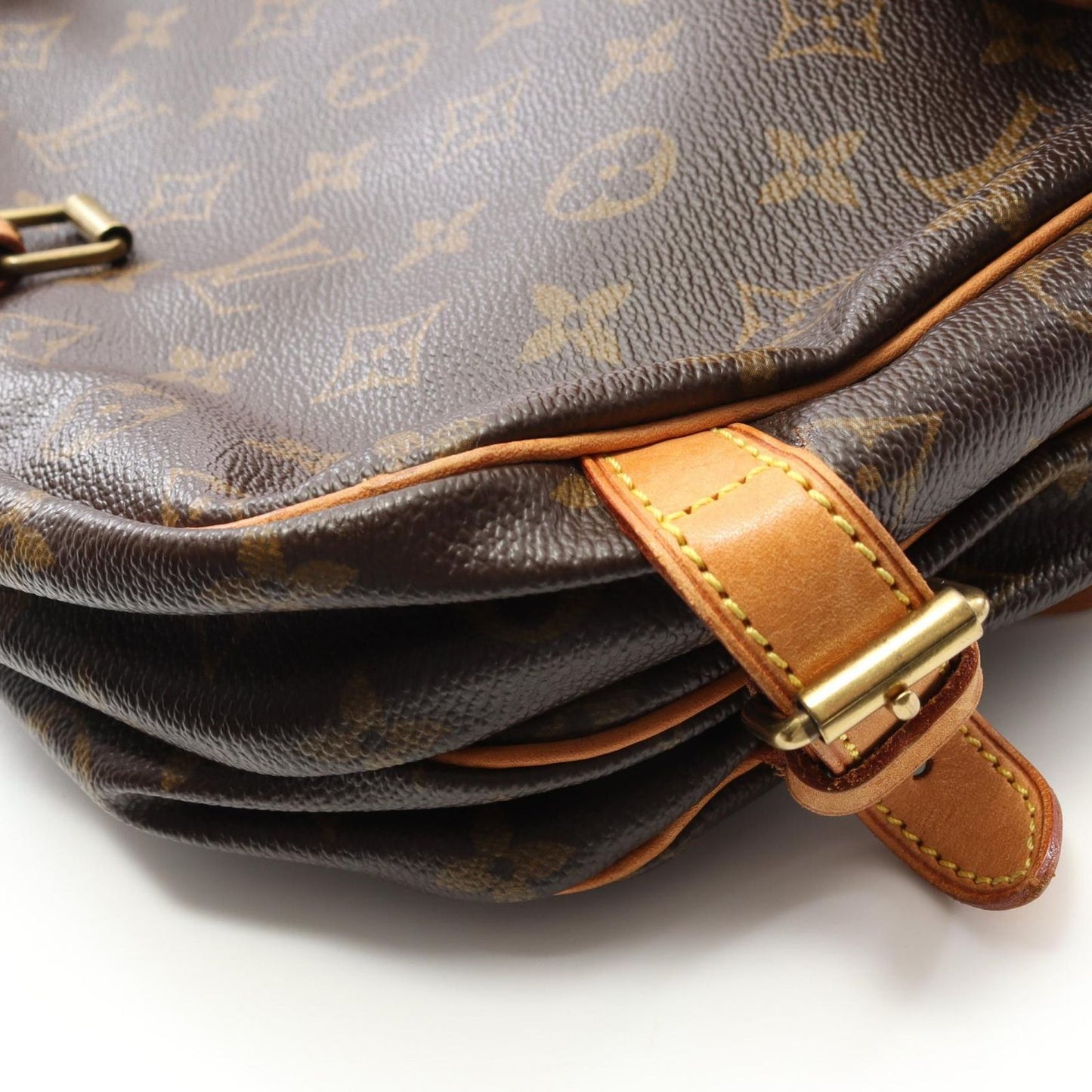 Louis Vuitton Monogram Sombrero 30 Shoulder Bag - Timeless Elegance