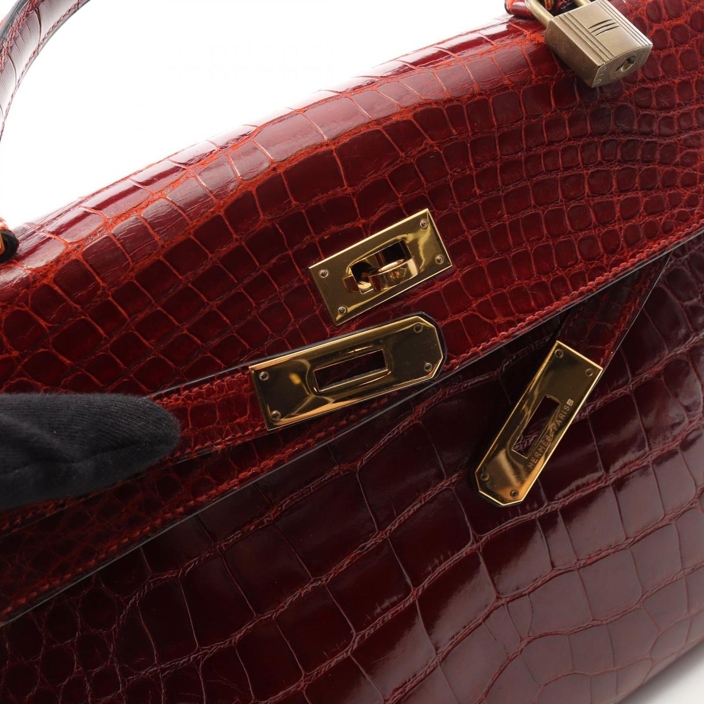 HERMES Kelly 32 Handbag in Blaze - Timeless Elegance