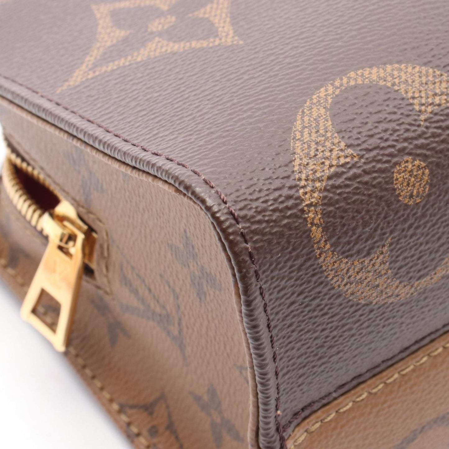 Louis Vuitton OnTheGo EW Handbag - Iconic Monogram Canvas