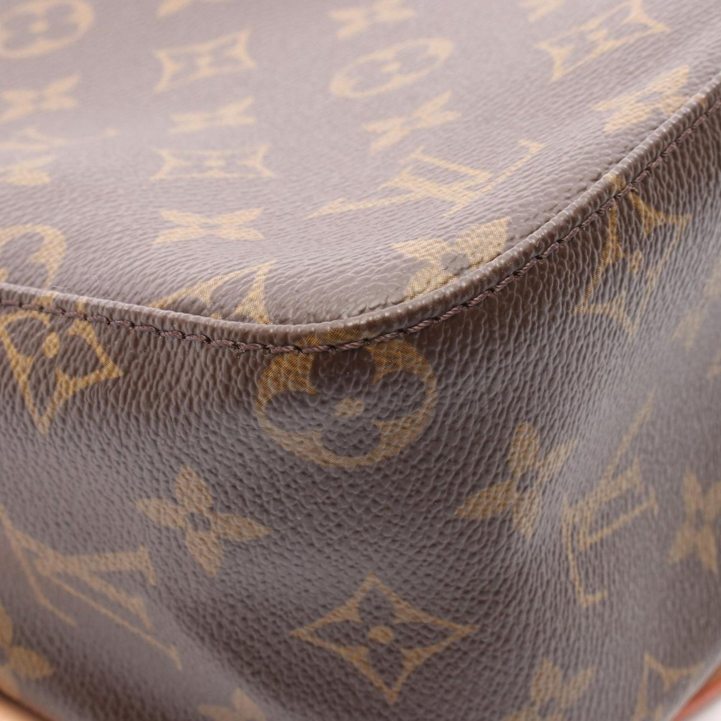 Louis Vuitton Looping MM Shoulder Bag - Timeless Elegance
