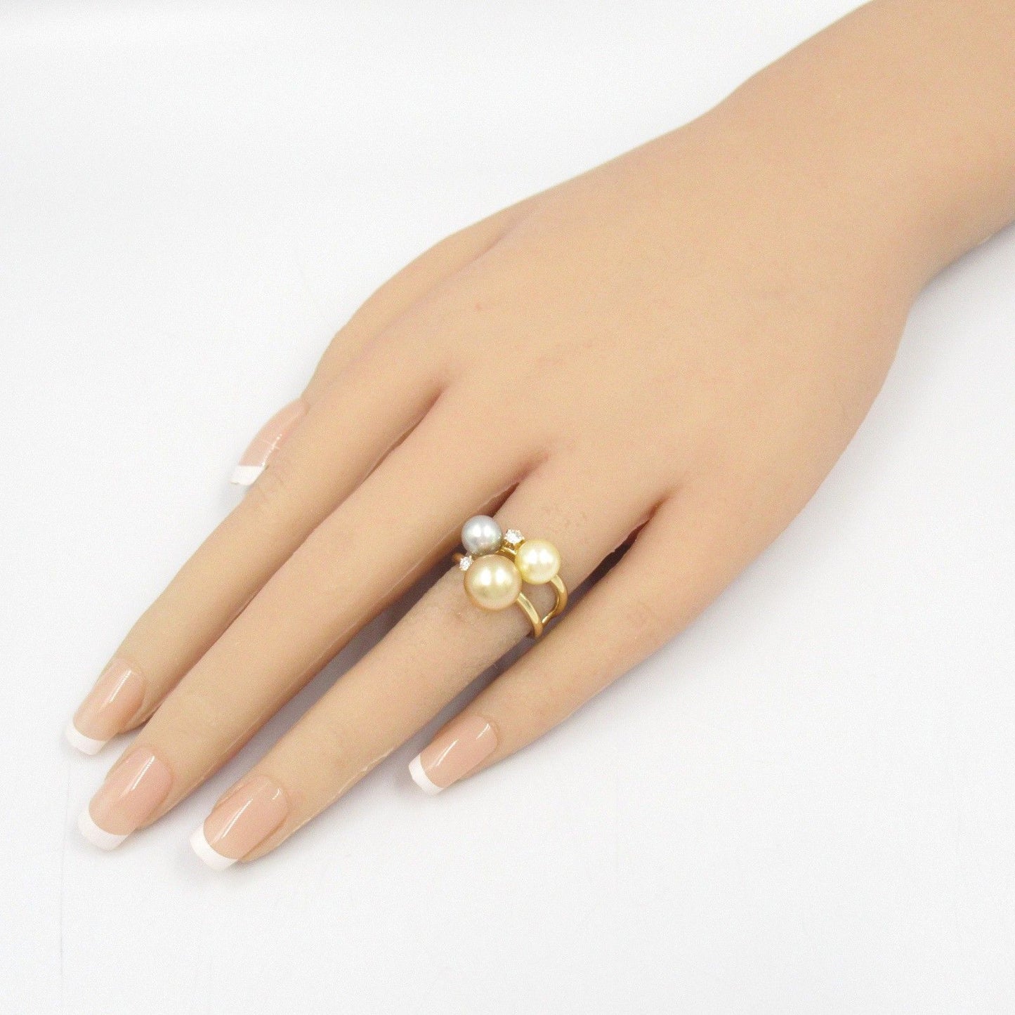 TASAKI Freshwater Pearl Ring in 18K Yellow Gold with Diamonds