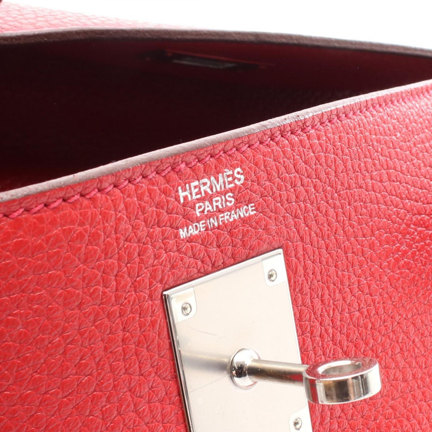HERMES Kelly 32 Handbag in Vermilion Leather - Timeless Elegance