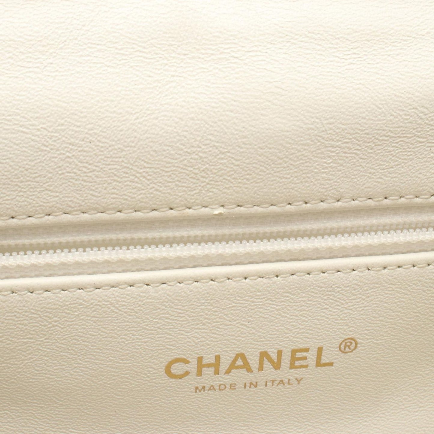 CHANEL Matelassé Backpack AS3530 in White Leather - Exquisite Craftsmanship