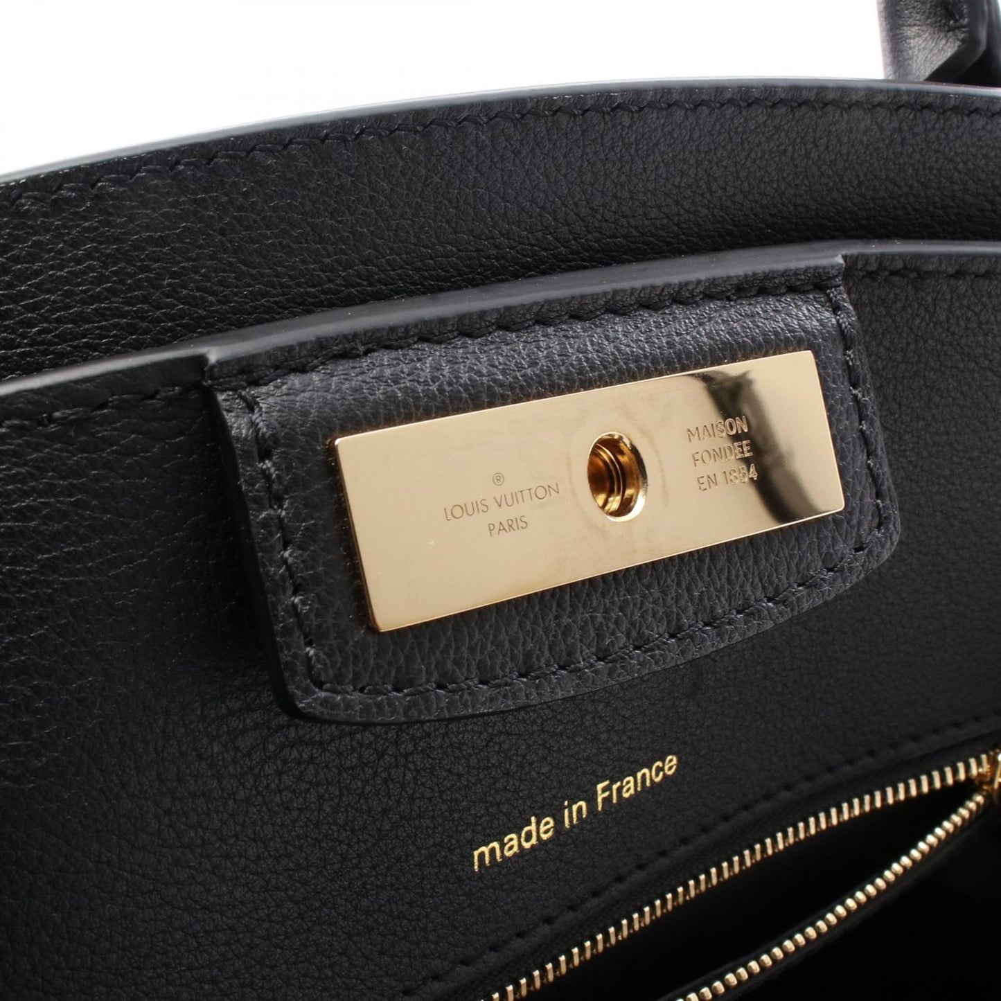 Louis Vuitton Steamer MM Handbag in Noir - Timeless Elegance