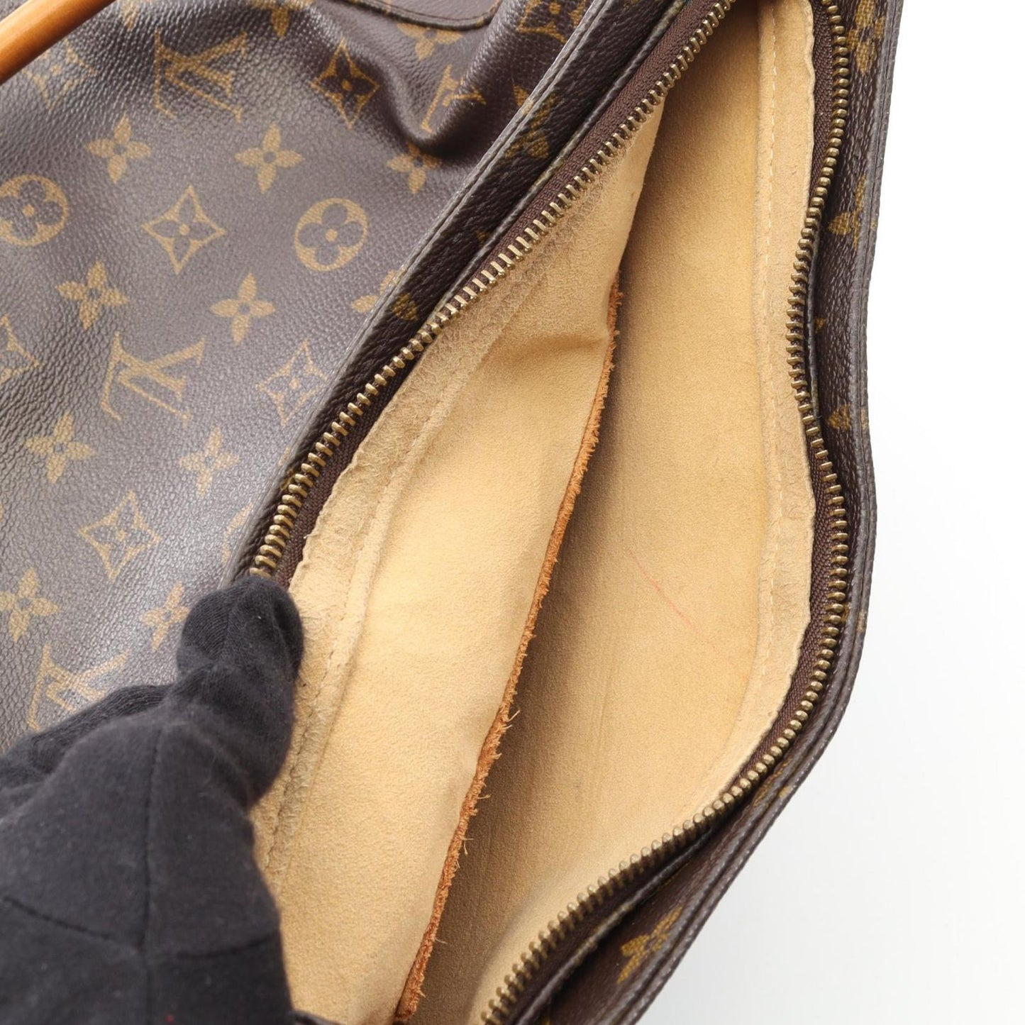 Louis Vuitton Looping GM Shoulder Bag - Timeless Elegance