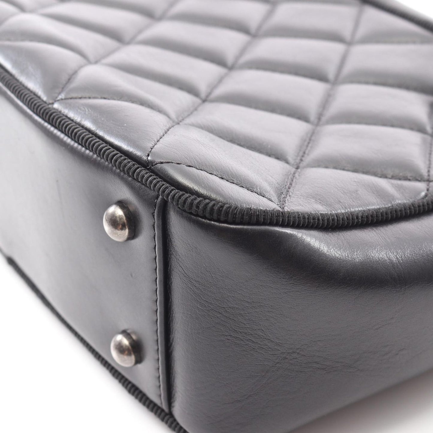 CHANEL Matelassé Black Lambskin Shoulder Bag with Chain