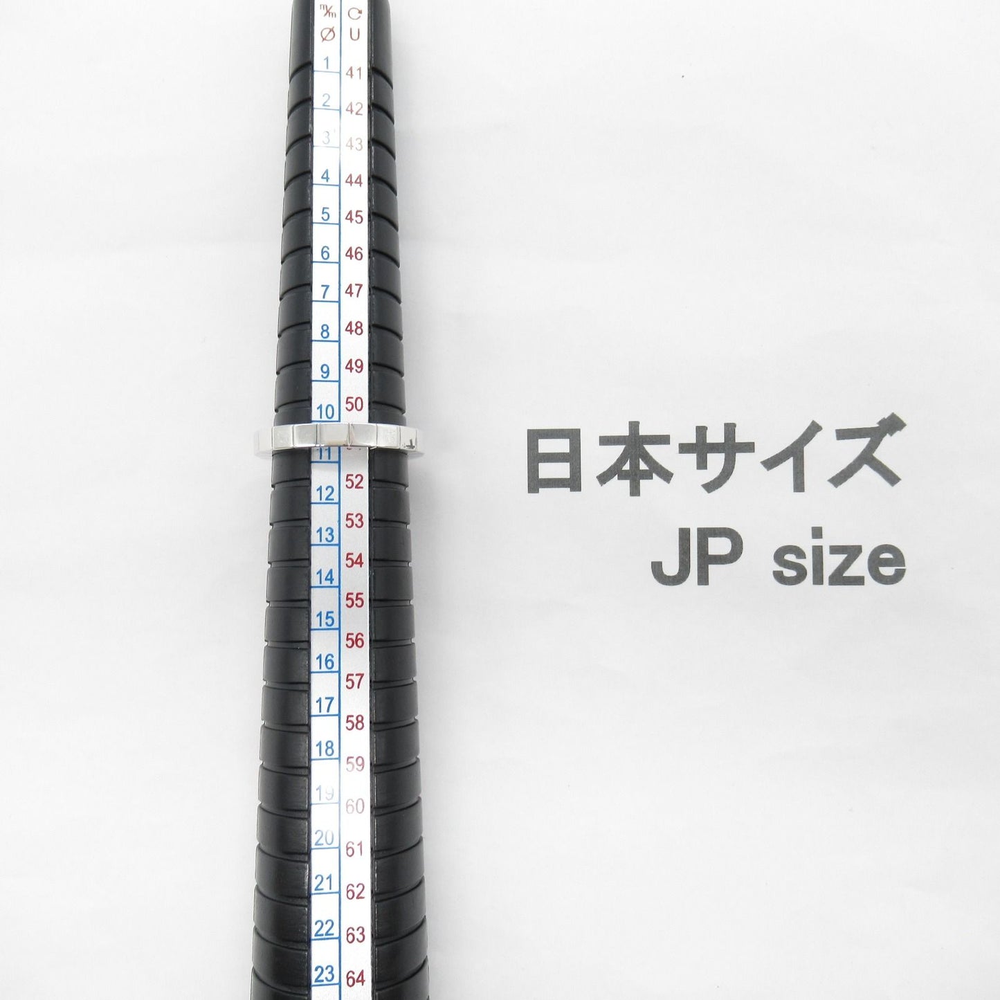 CARTIER Laniere Ring in K18 White Gold - Timeless Elegance