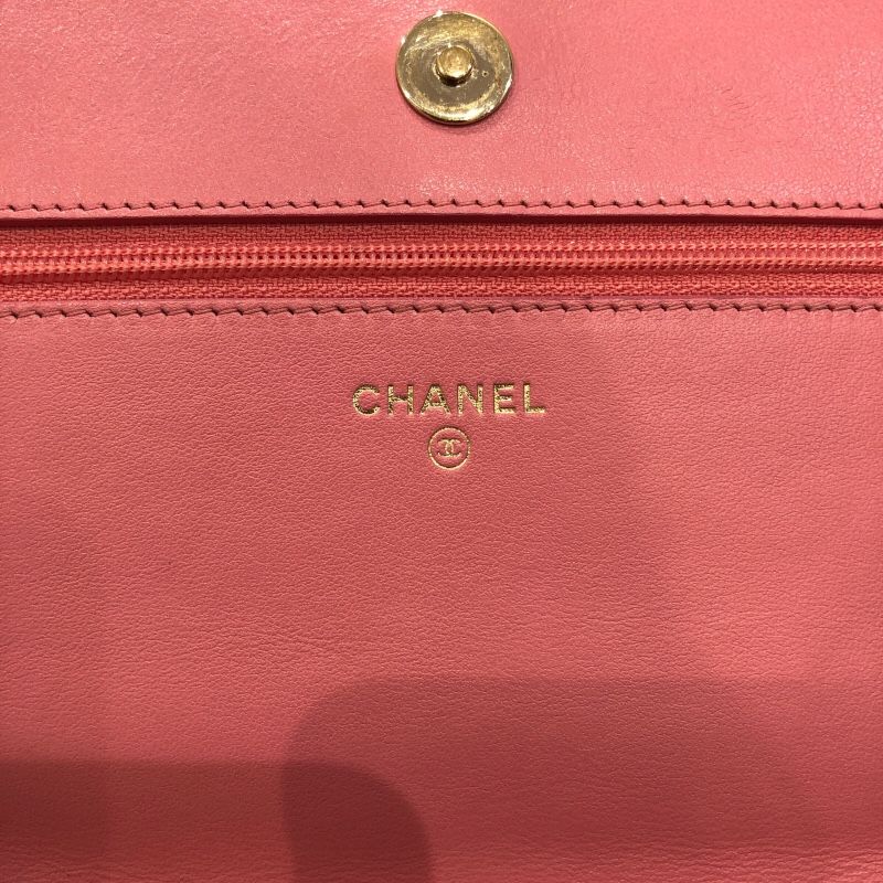 CHANEL Camellia Chain Wallet A82336 in Pink Caviar Skin