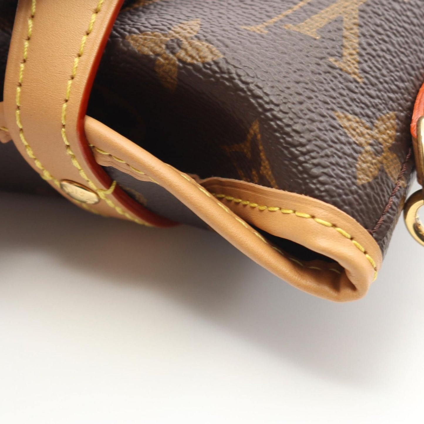 Louis Vuitton Fold Me Pouch Monogram Shoulder Bag - Exquisite Craftsmanship