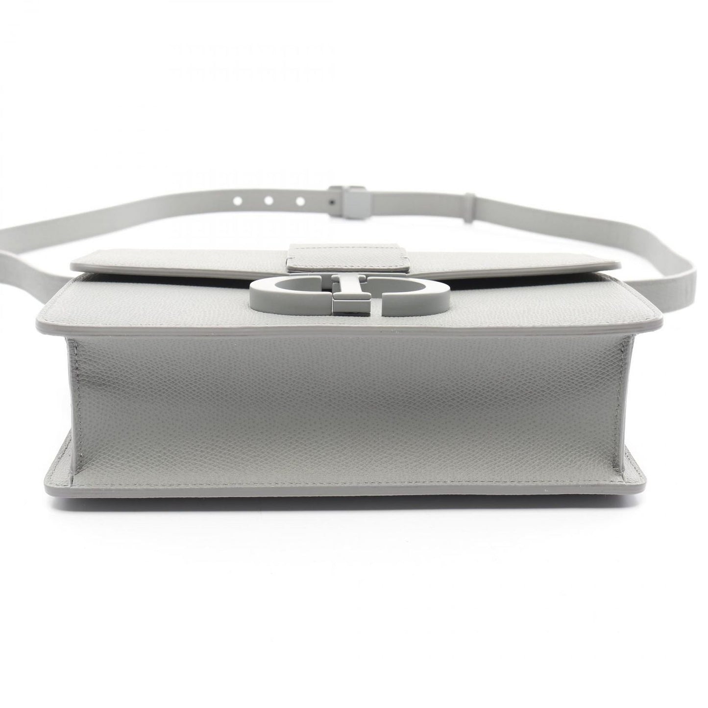 Dior 30 Montaigne Shoulder Bag in Gray Leather - Timeless Elegance