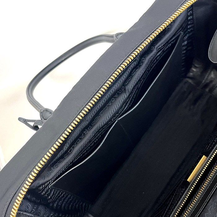 PRADA Re-Edition 1978 Large Tote Bag in Black Nylon & Saffiano Leather