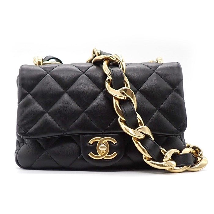 Chanel Black Lambskin Shoulder Bag with Gold Hardware - Timeless Elegance