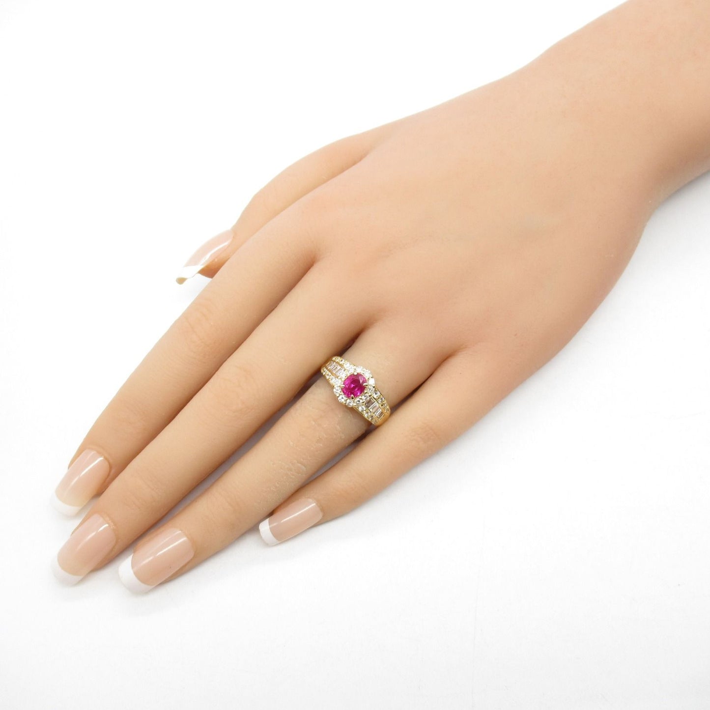 Exquisite Ruby and Diamond Ring in 18K Yellow Gold