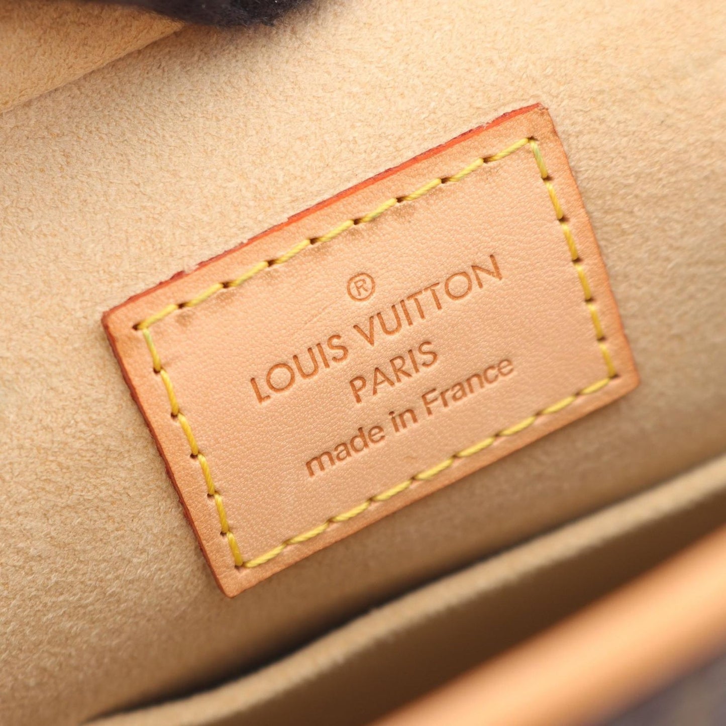 Louis Vuitton Hudson GM Monogram Shoulder Bag - Timeless Elegance