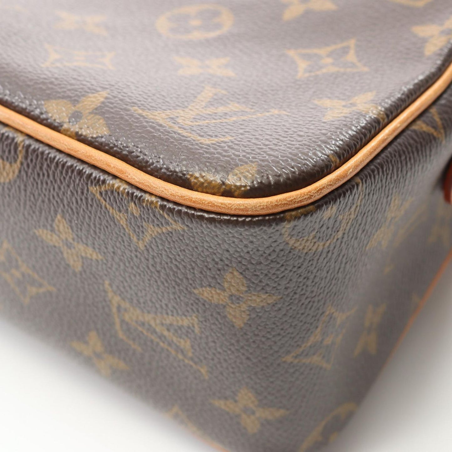 LOUIS VUITTON Viva Cite MM Monogram Shoulder Bag - Timeless Elegance