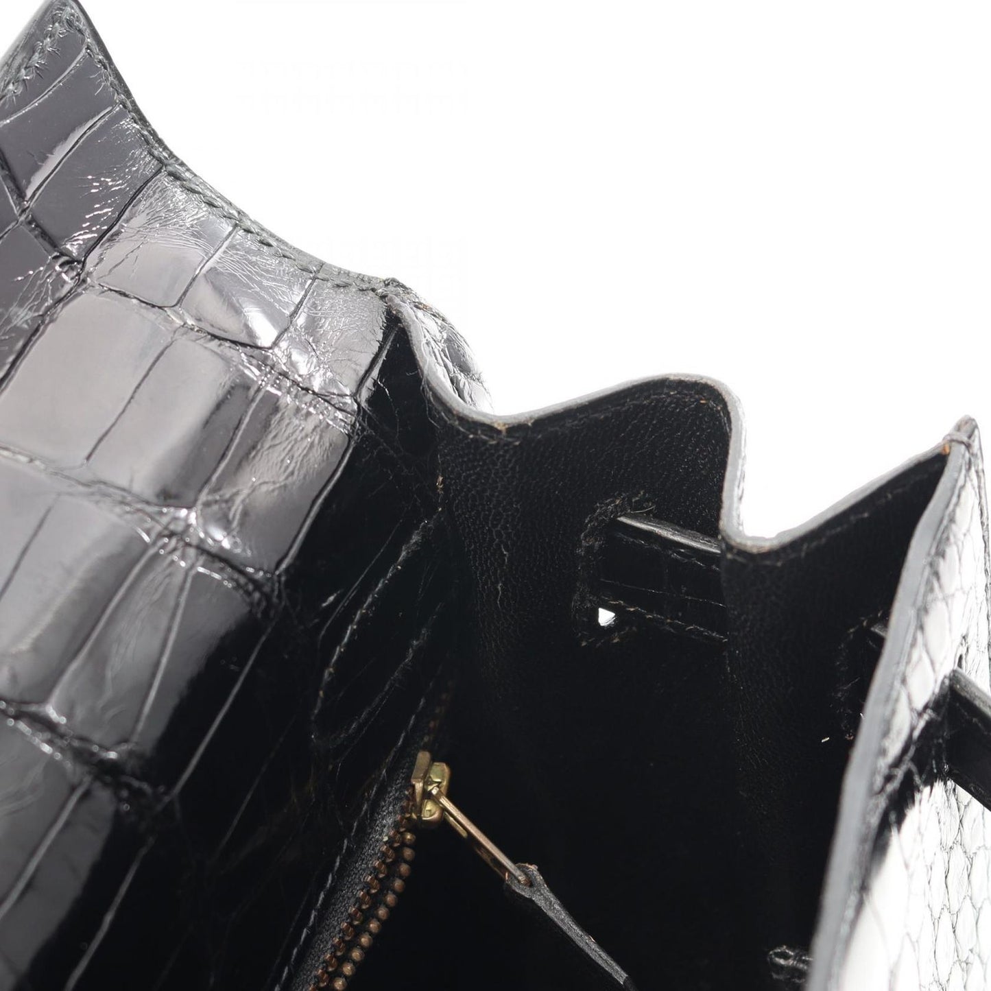 HERMES Kelly 32 Handbag in Black Alligator - Timeless Elegance