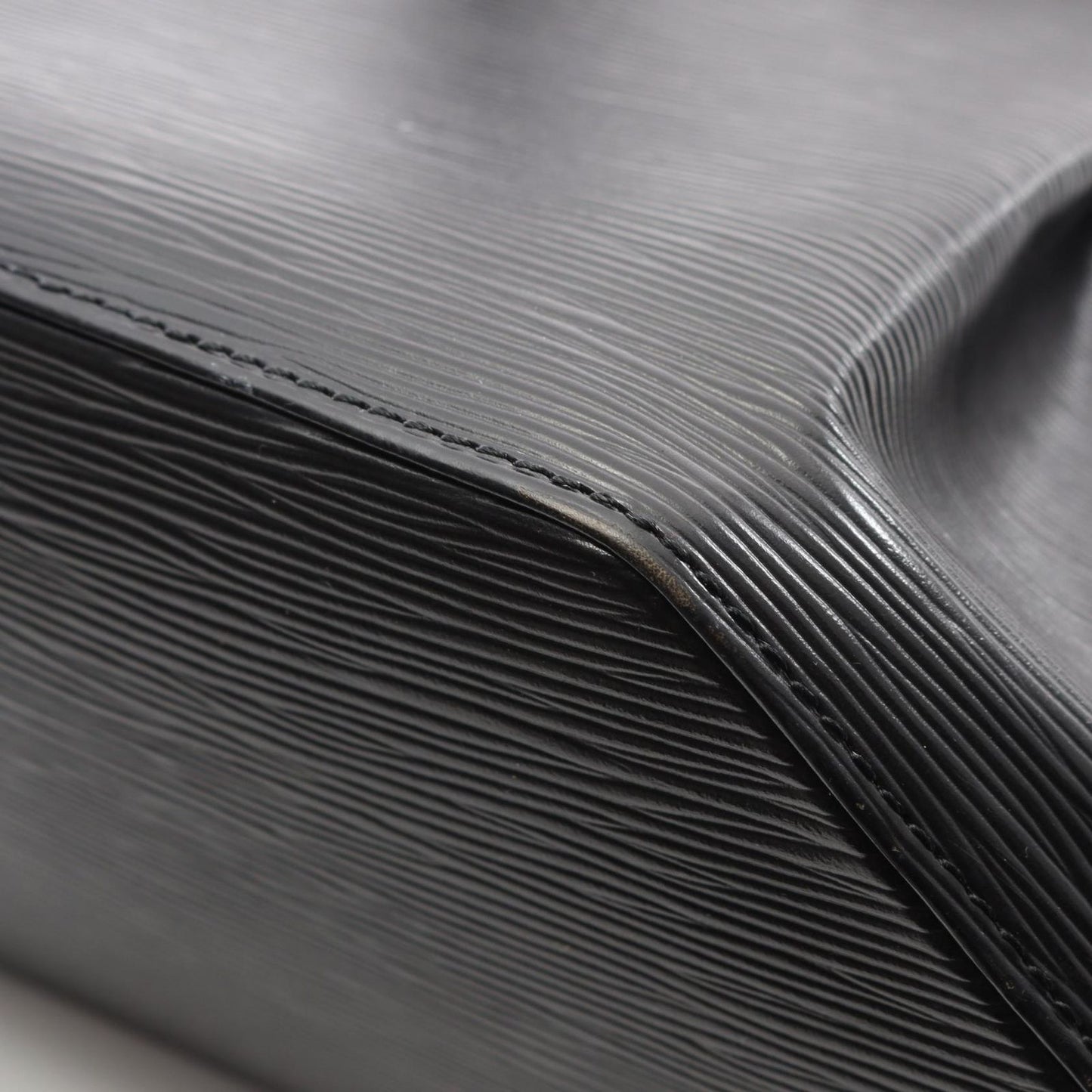 Louis Vuitton Sac De Paille PM Epi Noir Shoulder Bag - Timeless Elegance