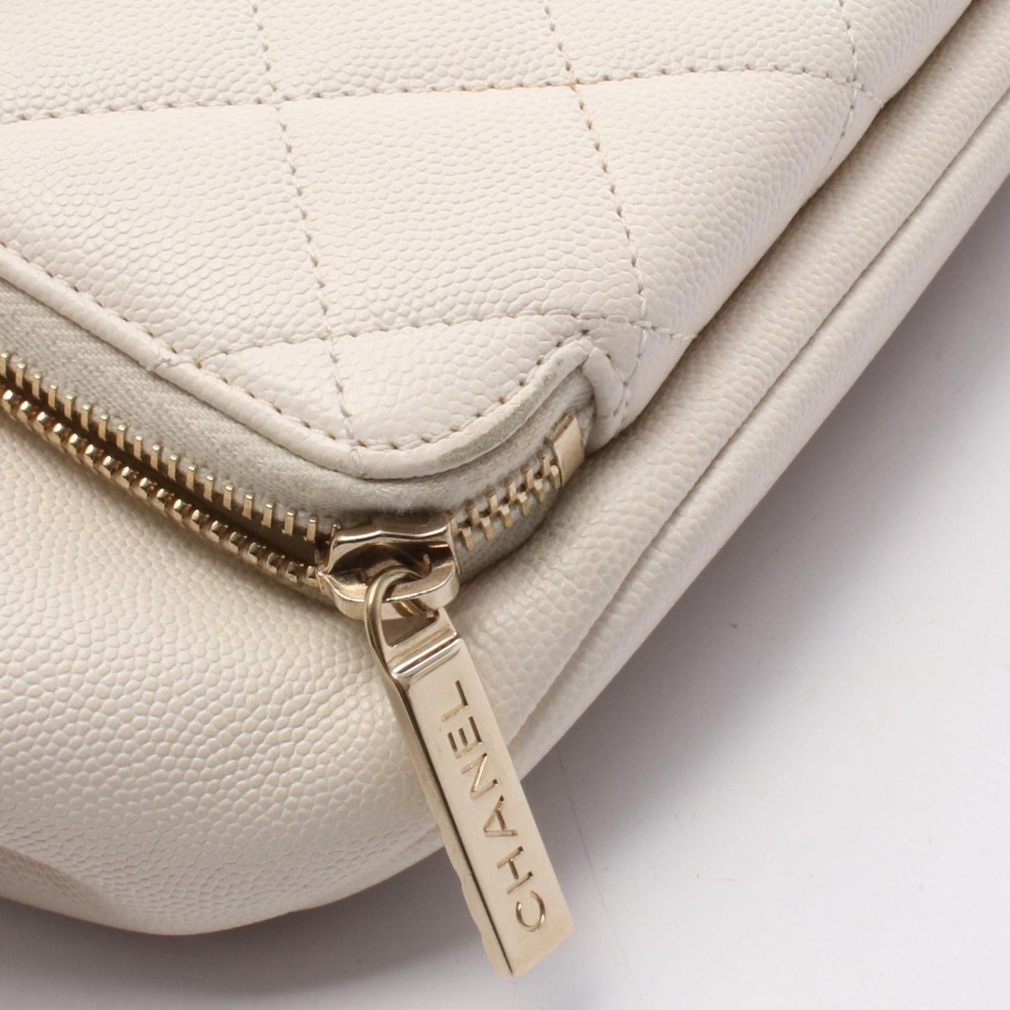 CHANEL Matelassé Backpack AS3530 in White Leather - Exquisite Craftsmanship