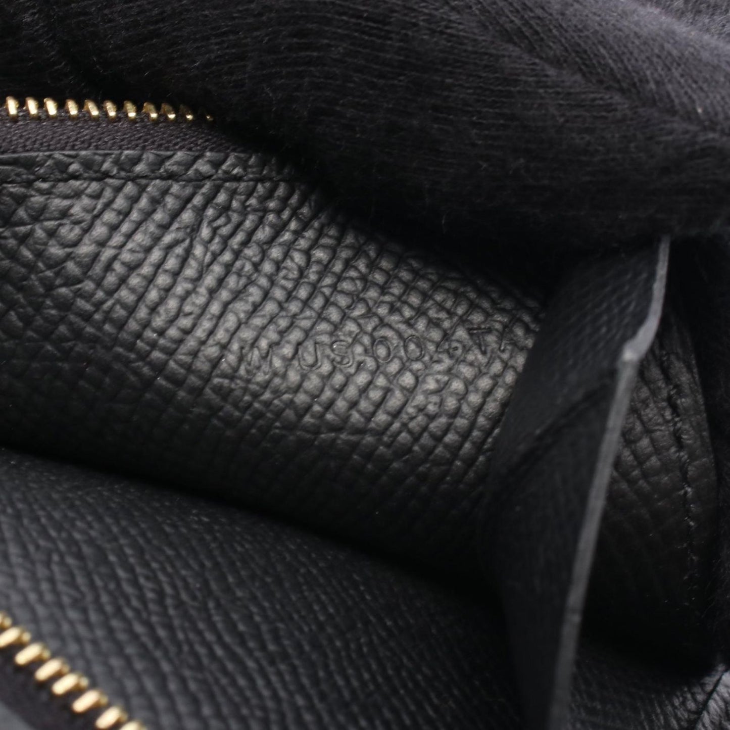 HERMES Béarn Compact Wallet in Black Calfskin - Timeless Elegance