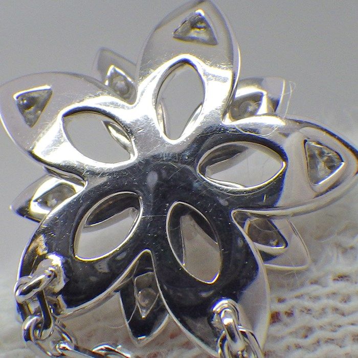 Van Cleef & Arpels Lotus Mini Necklace in K18 White Gold with Diamonds