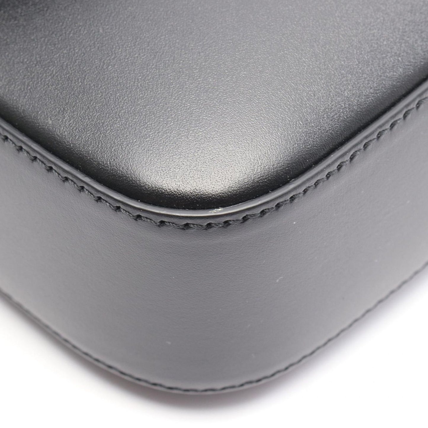 GUCCI Petite GG Black Leather Shoulder Bag - Timeless Elegance