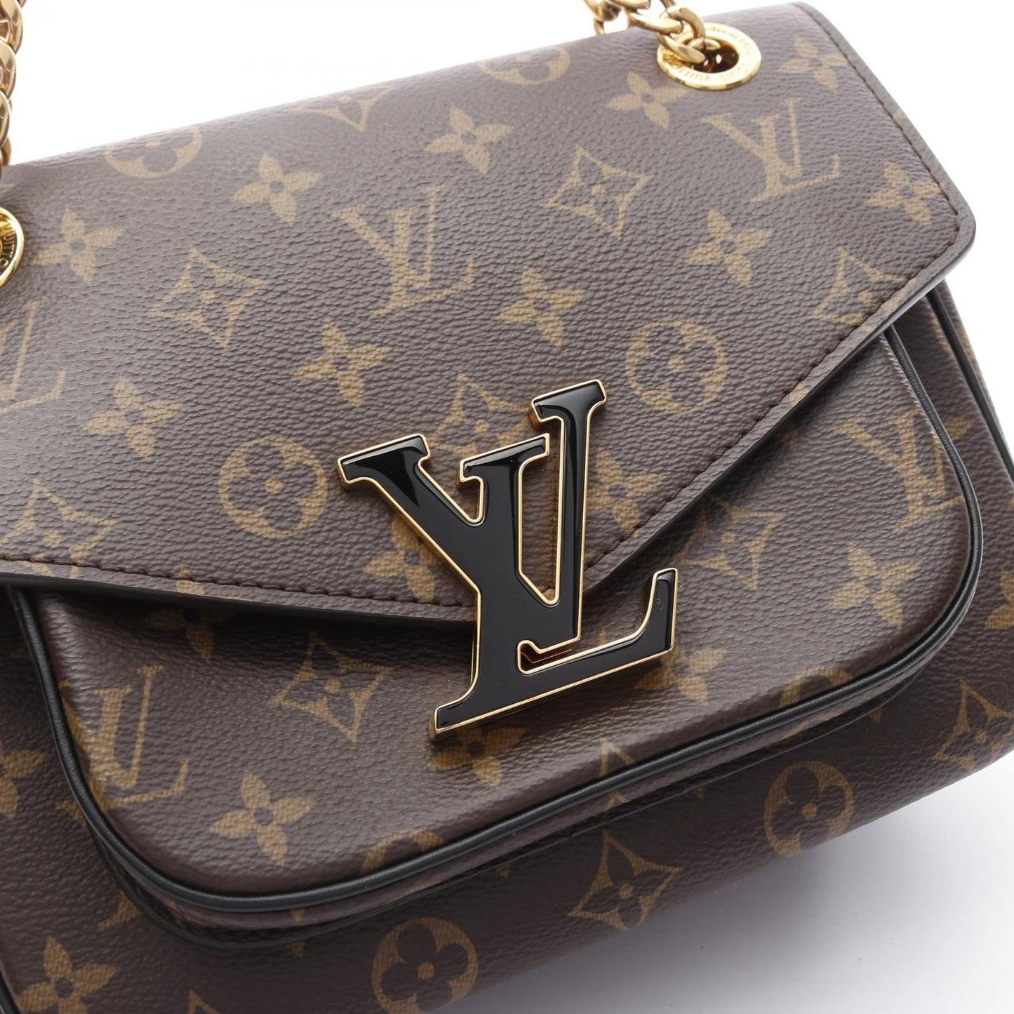 Louis Vuitton Passy Shoulder Bag M45592 - Timeless Elegance