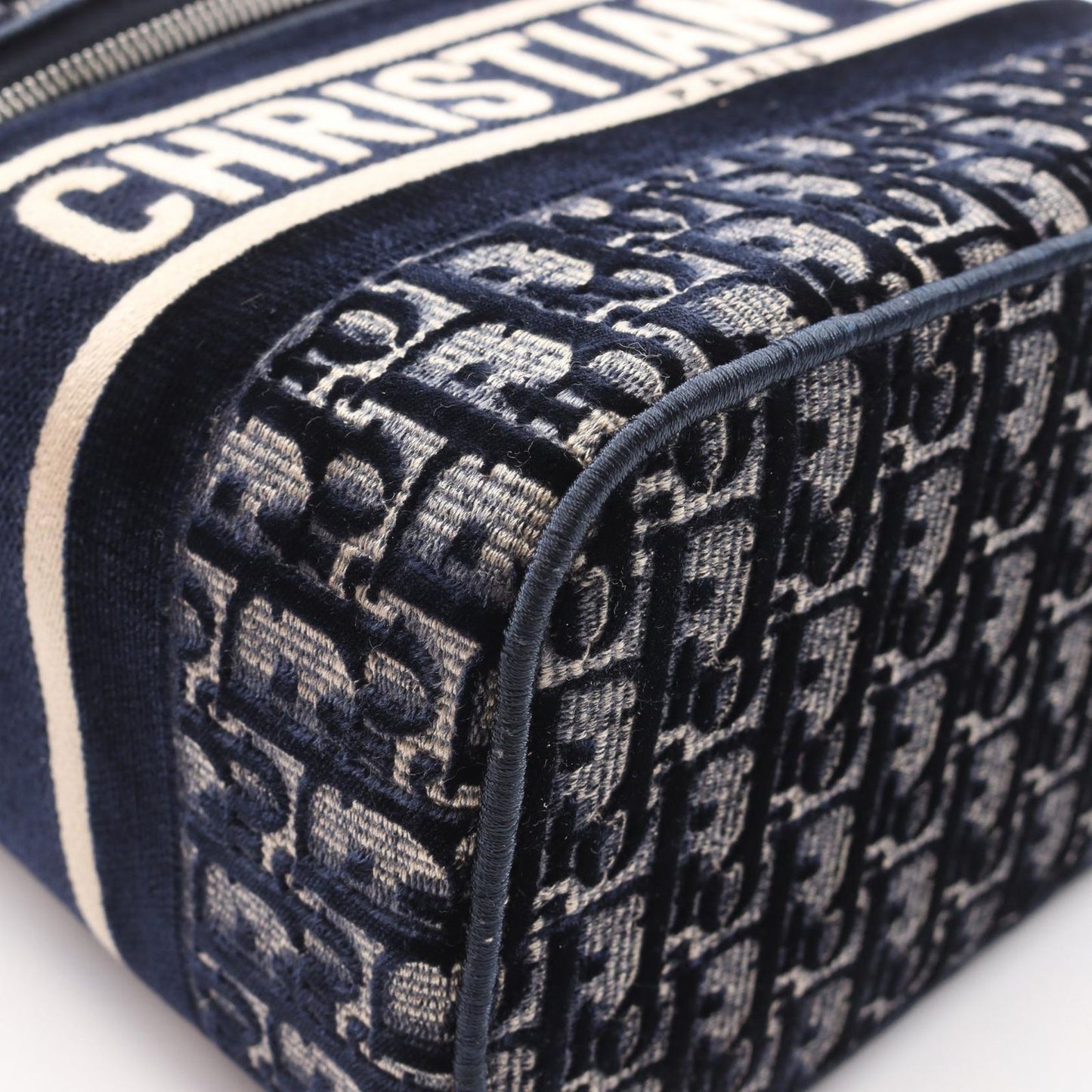 Dior DIORTRAVEL Vanity Bag in Navy Oblique Fabric - Exquisite Craftsmanship