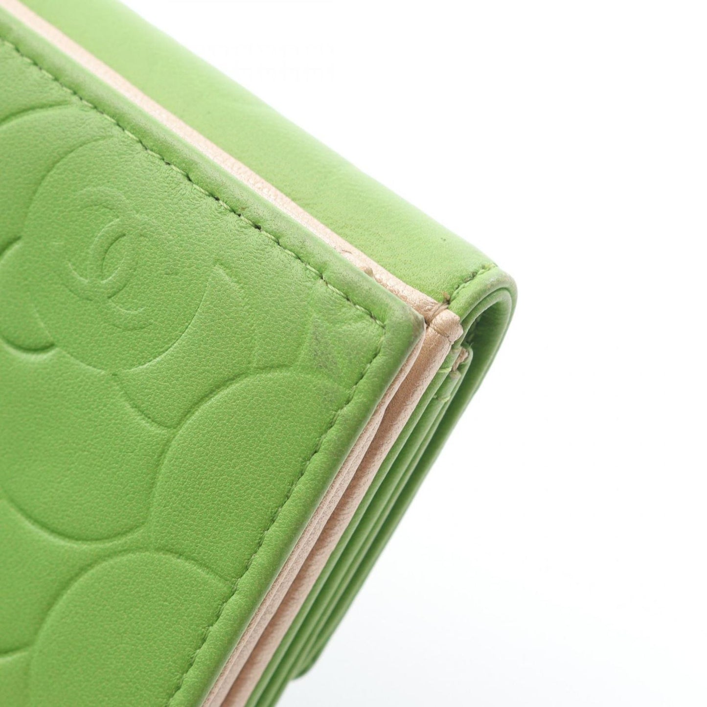 CHANEL Camellia Double Snap Wallet in Apple Green Leather