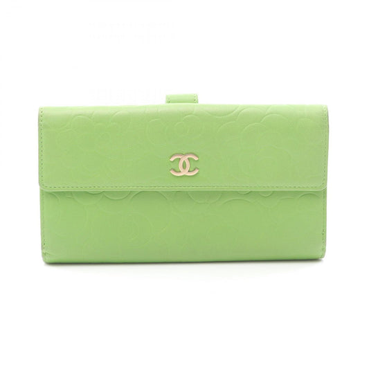 CHANEL Camellia Double Snap Wallet in Apple Green Leather