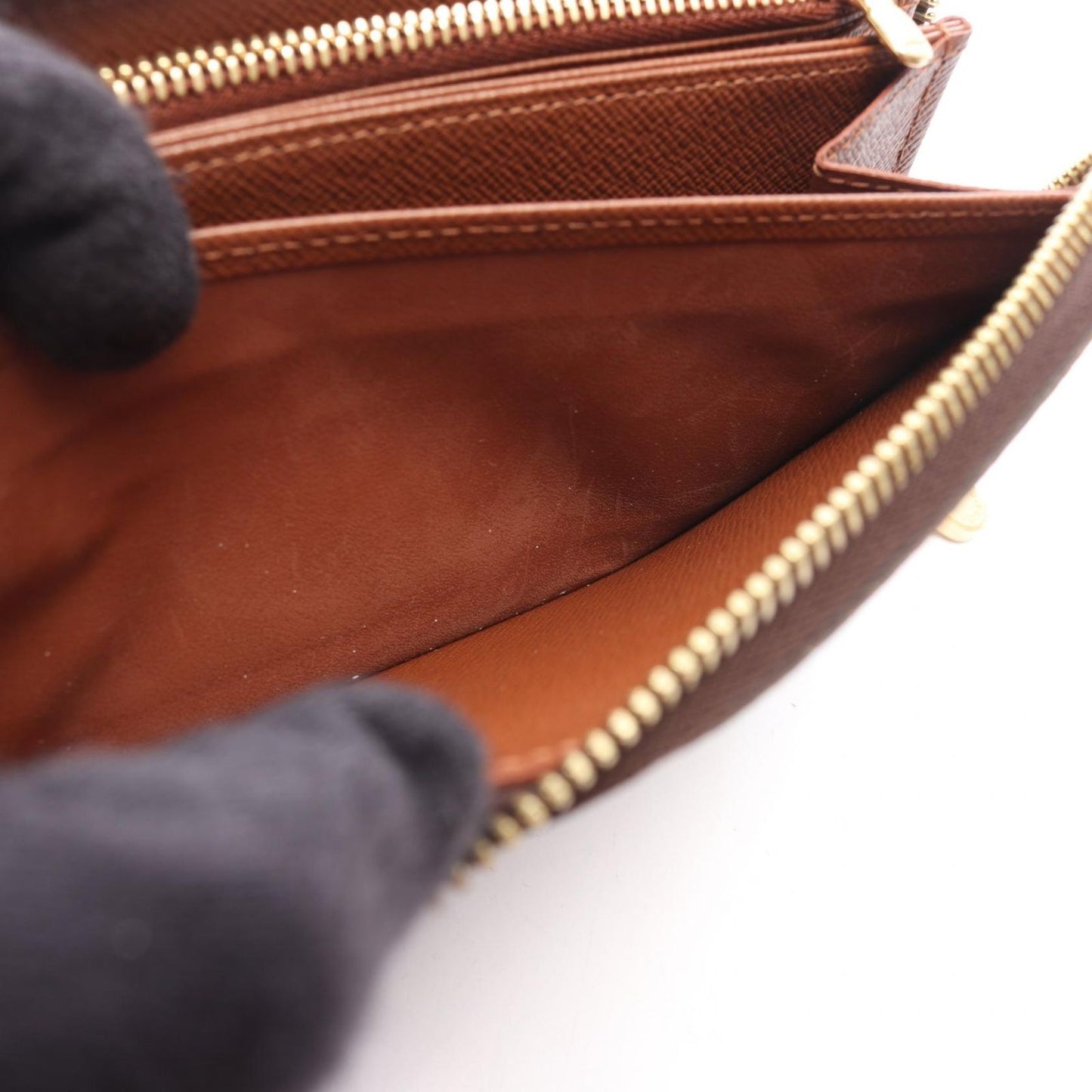 Louis Vuitton Monogram Zippy Wallet - Timeless Elegance