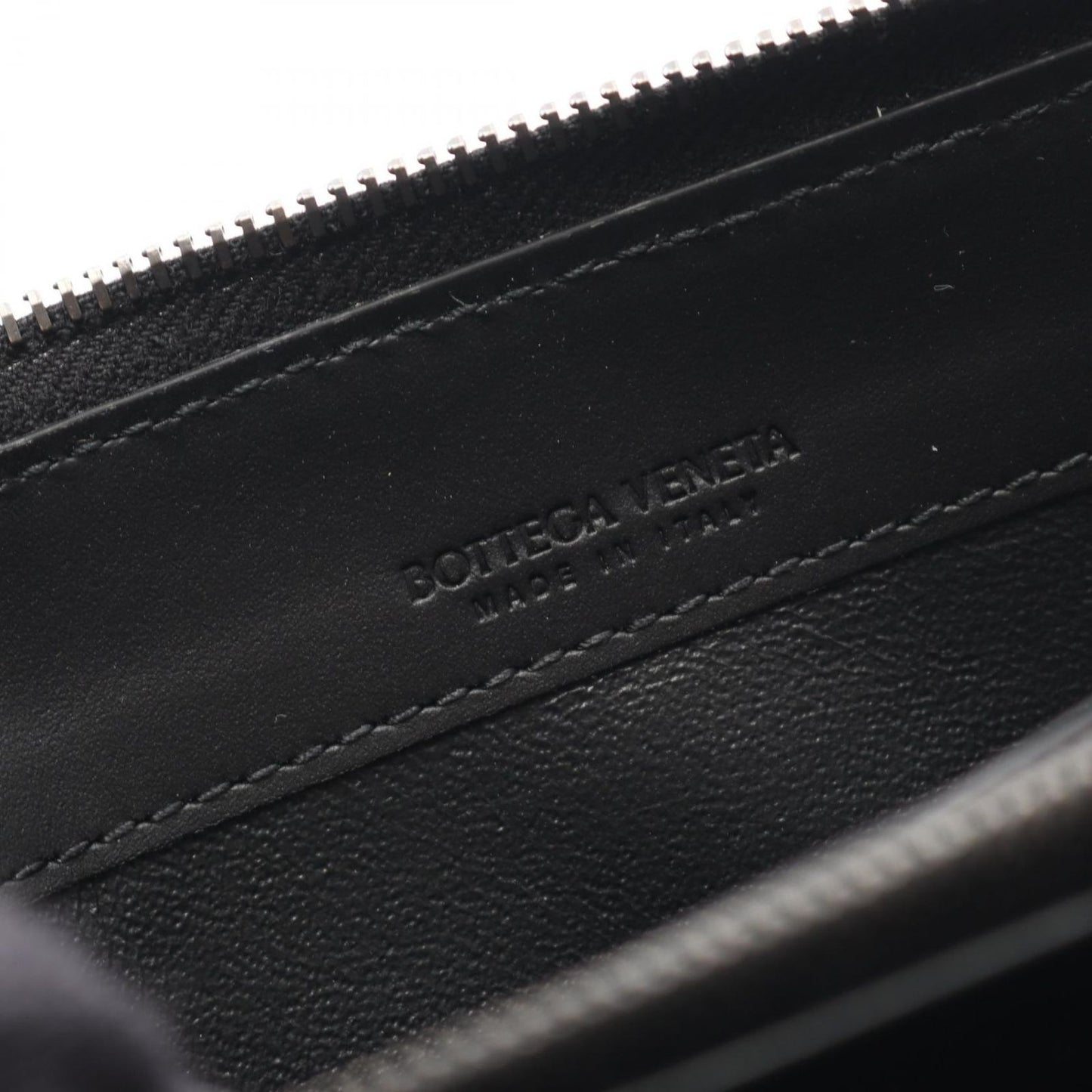 Bottega Veneta Intrecciato Leather Round Wallet in Black
